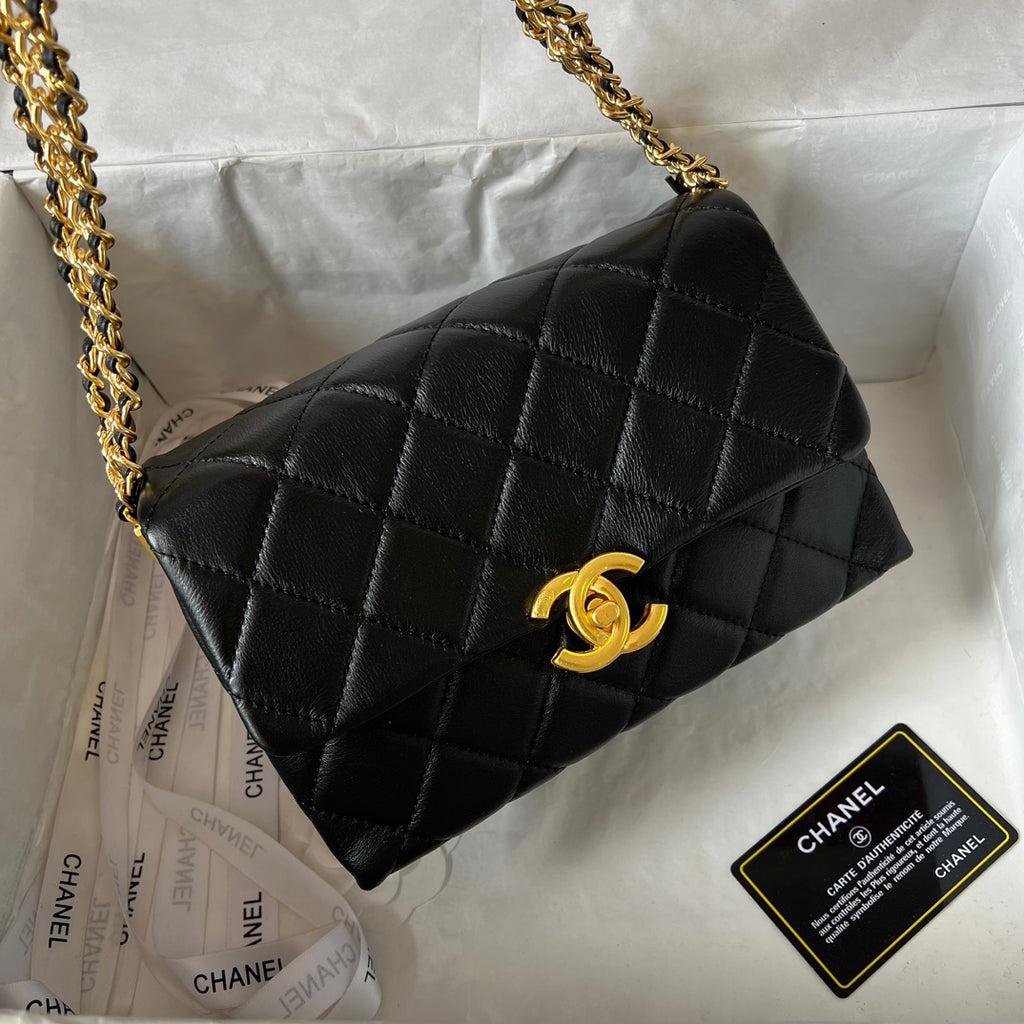 23 Quilted Chain Underarm Bag