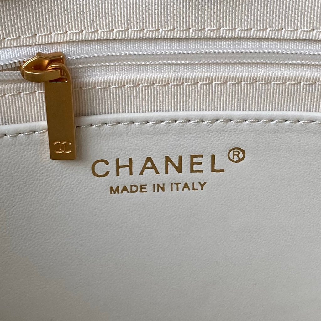 White Quilted Lambskin Shoulder Bag with Gold Chain