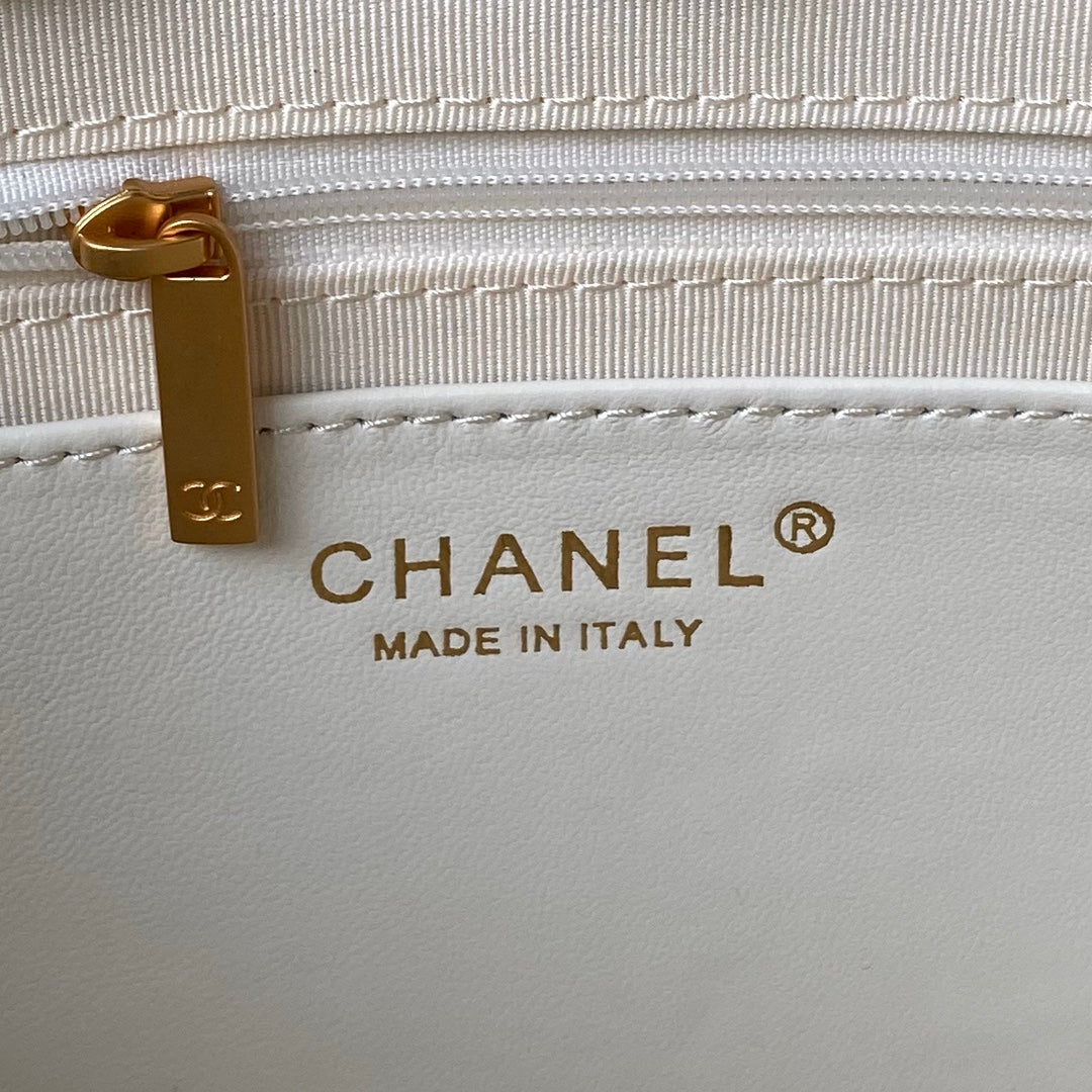 White Quilted Lambskin Shoulder Bag with Gold Chain