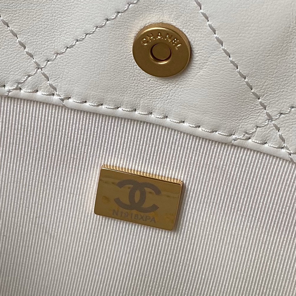 White Quilted Lambskin Shoulder Bag with Gold Chain