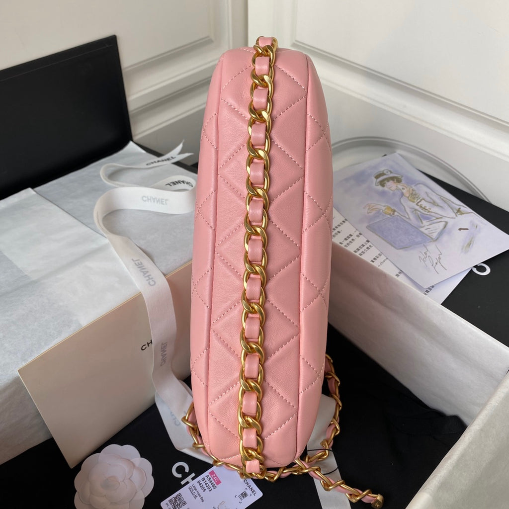 Quilted Lambskin Shoulder Bag with Gold Chain