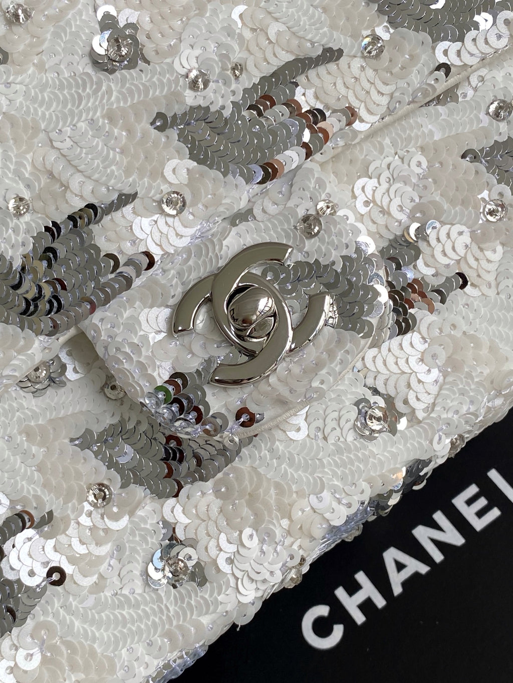 25 Embellished Tweed Flap Shoulder Bag