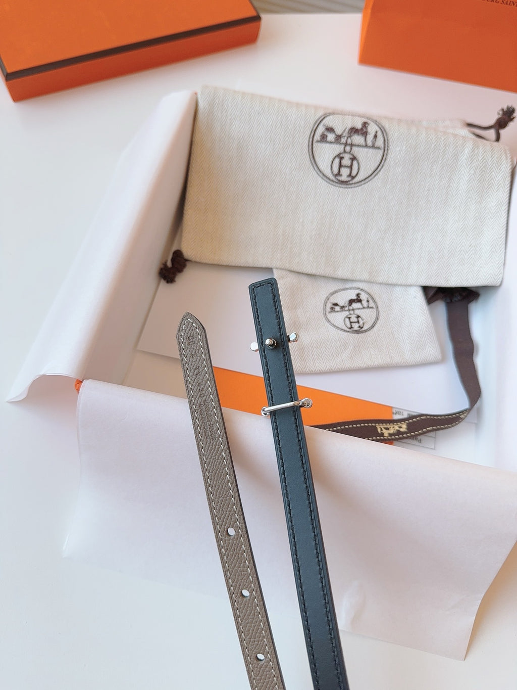 Slim Reversible Belt – Etoupe / Black (Silver Hardware)