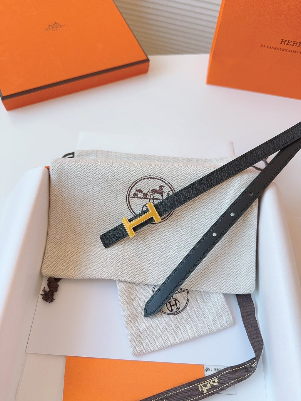 Slim H Belt Black Leather – Gold Hardware