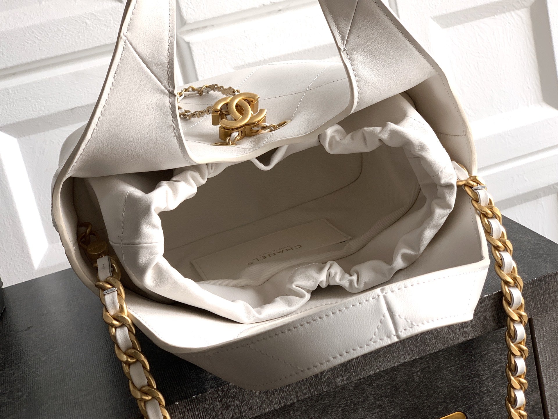 26P Quilted Leather Style Basket Bag