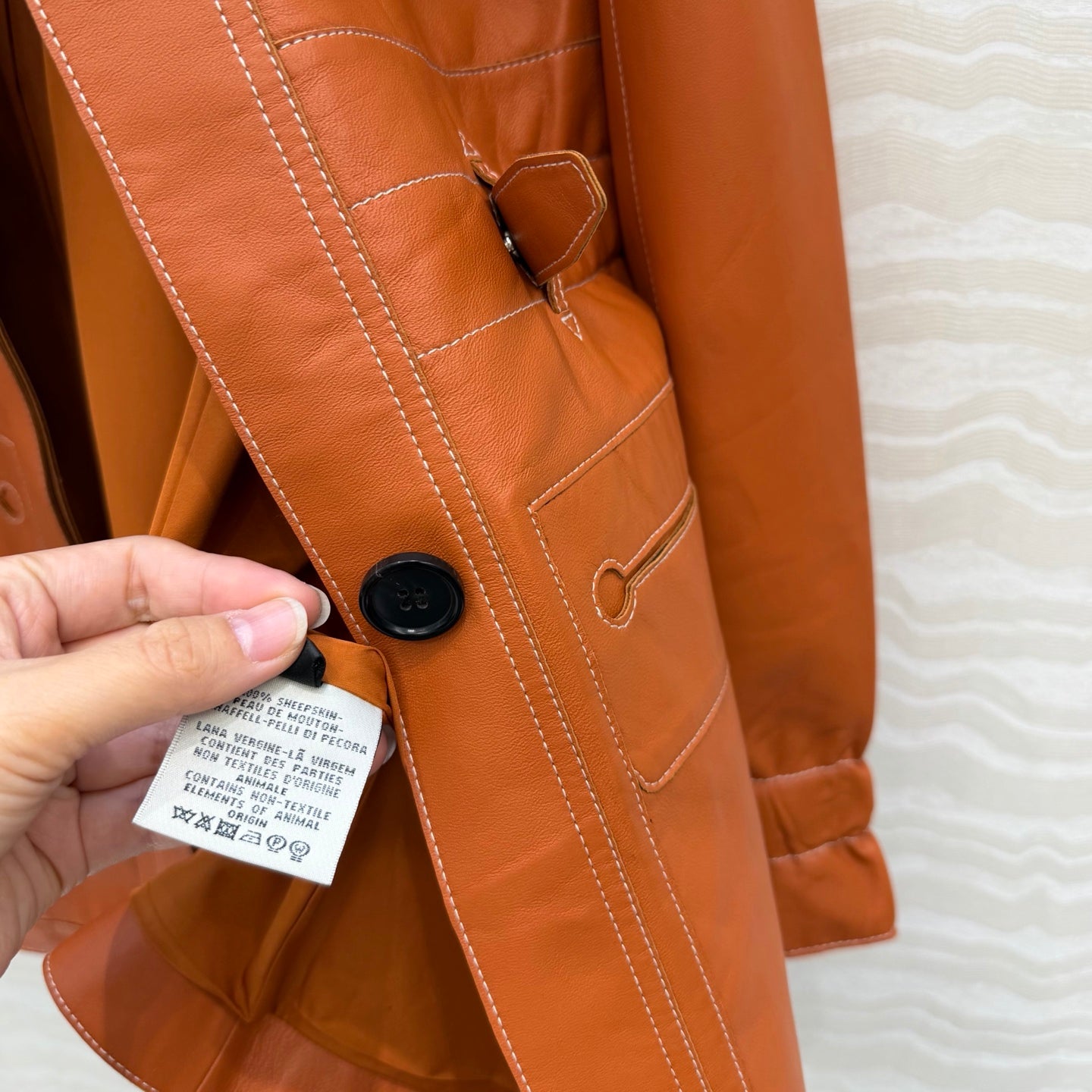 Hooded Sheepskin Jacket – Modern Utility Elegance