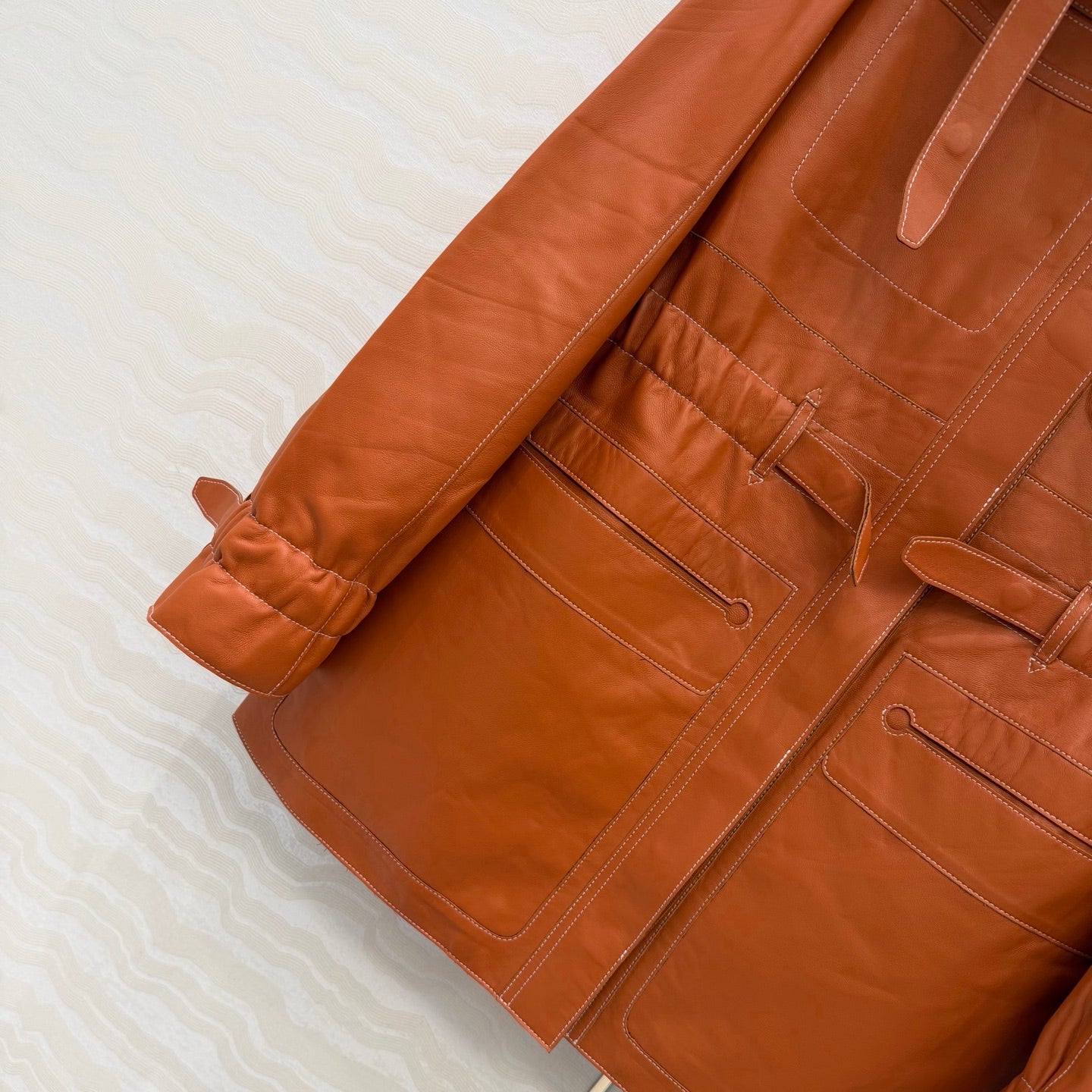 Hooded Sheepskin Jacket – Modern Utility Elegance