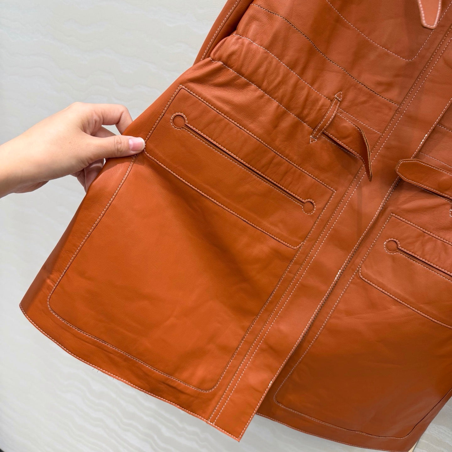 Hooded Sheepskin Jacket – Modern Utility Elegance