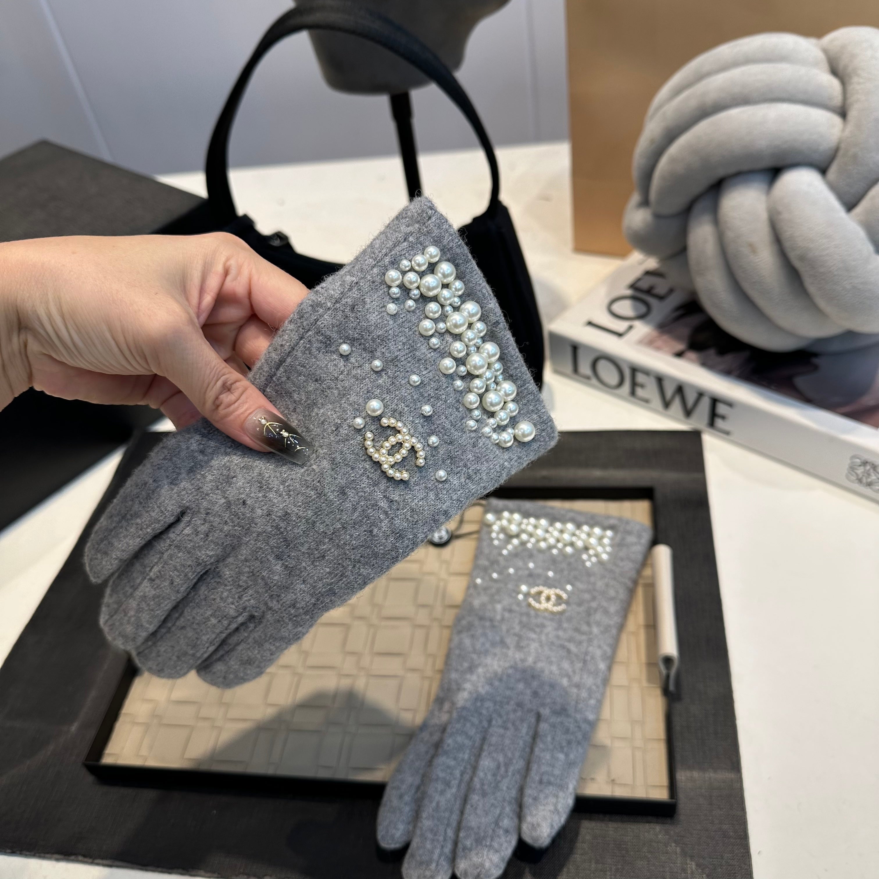 Pearl & Crystal Embellished Knit Gloves