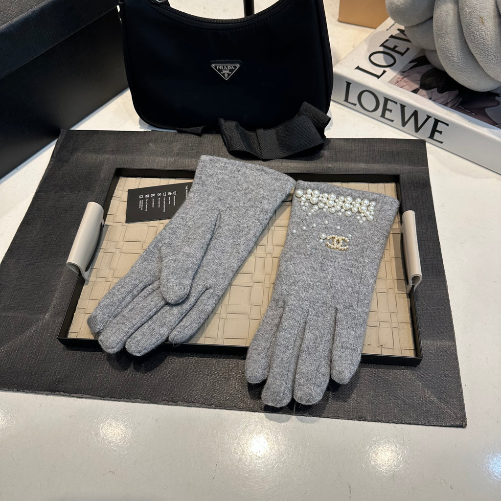 Pearl & Crystal Embellished Knit Gloves