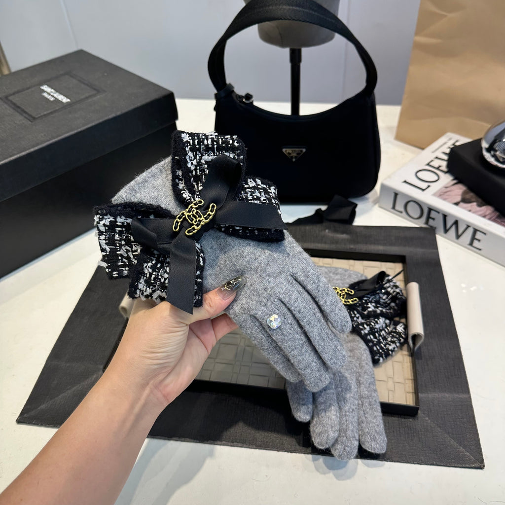 Bow Detail Knit Gloves