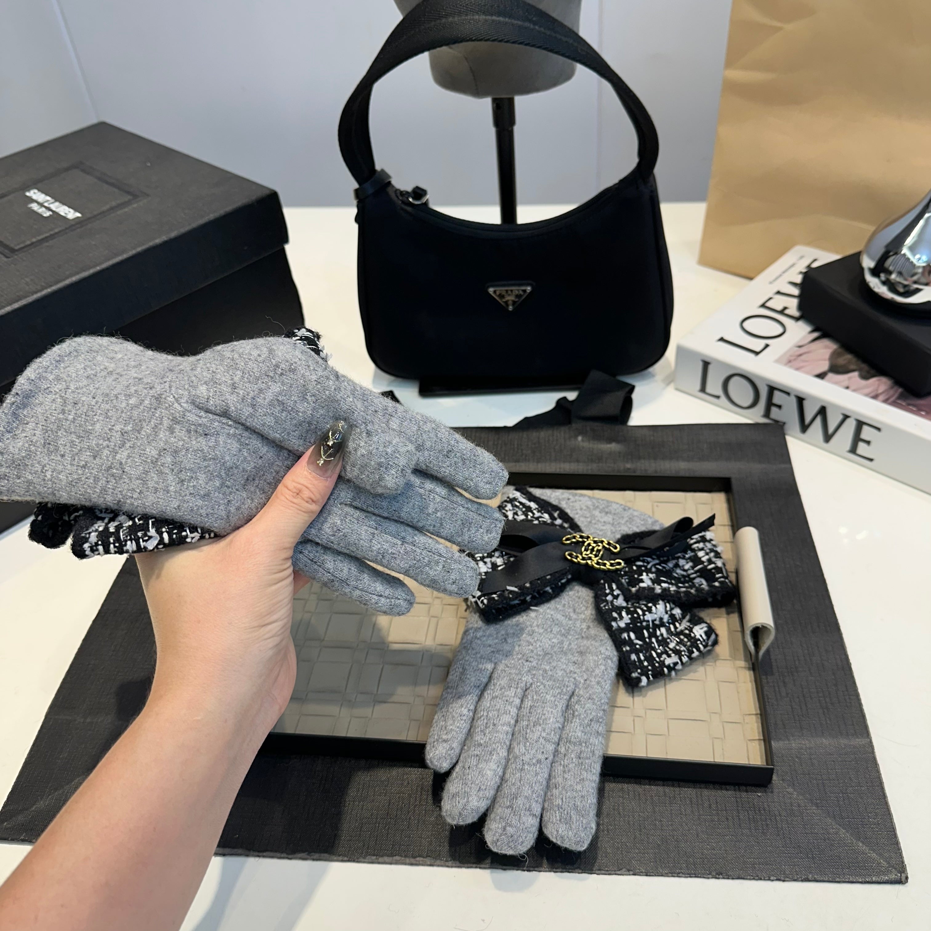 Bow Detail Knit Gloves