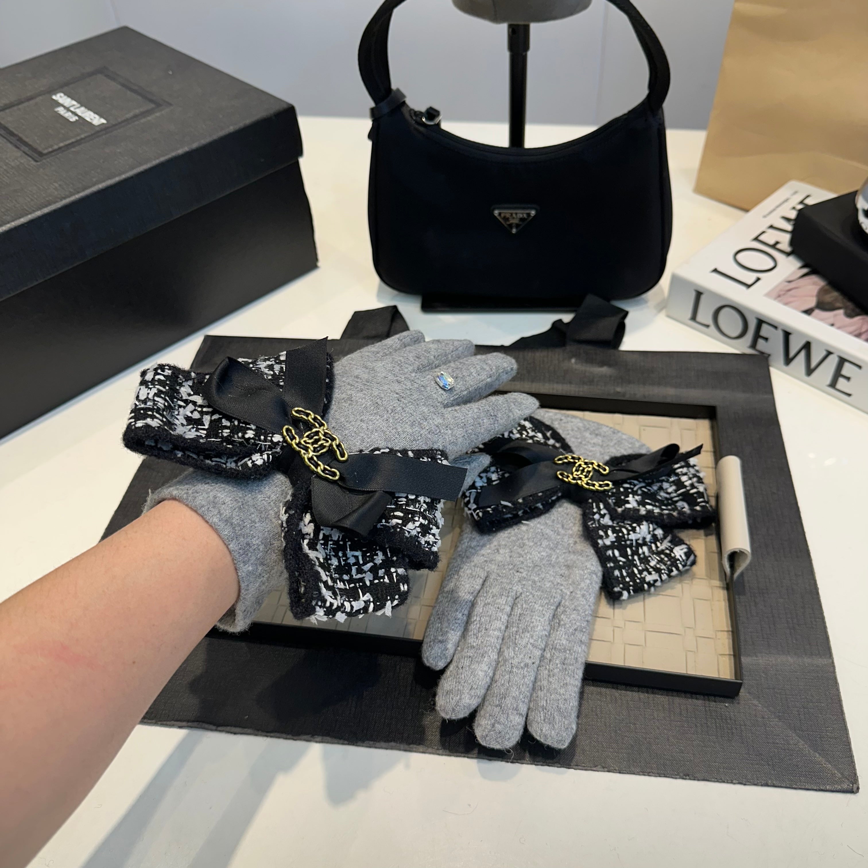 Bow Detail Knit Gloves