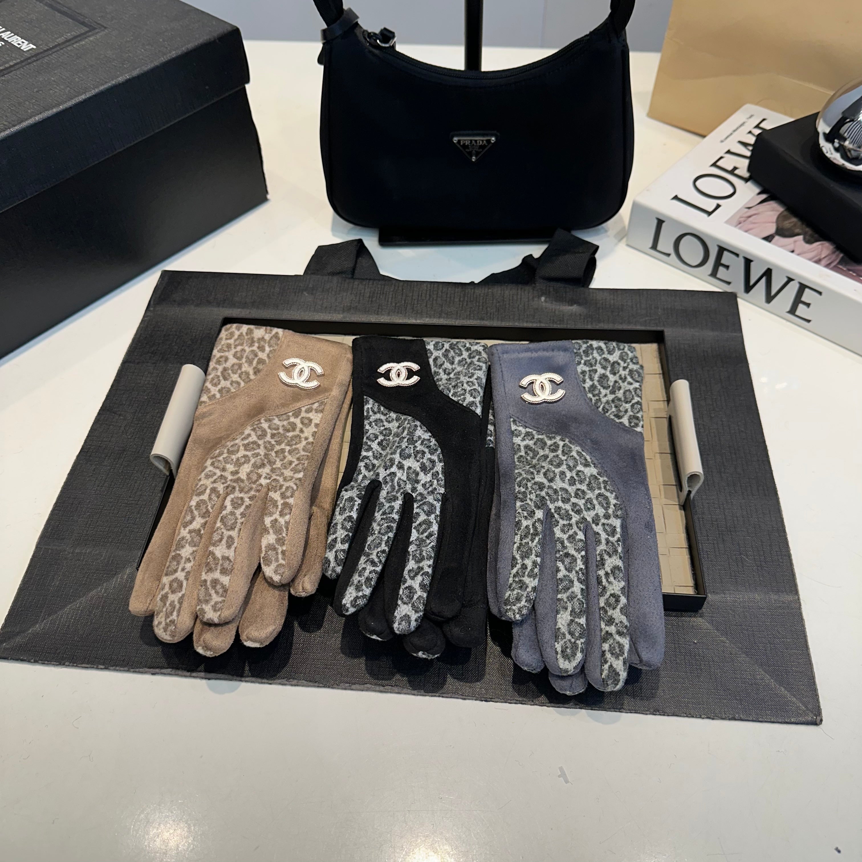 Leopard Pattern Knit Gloves