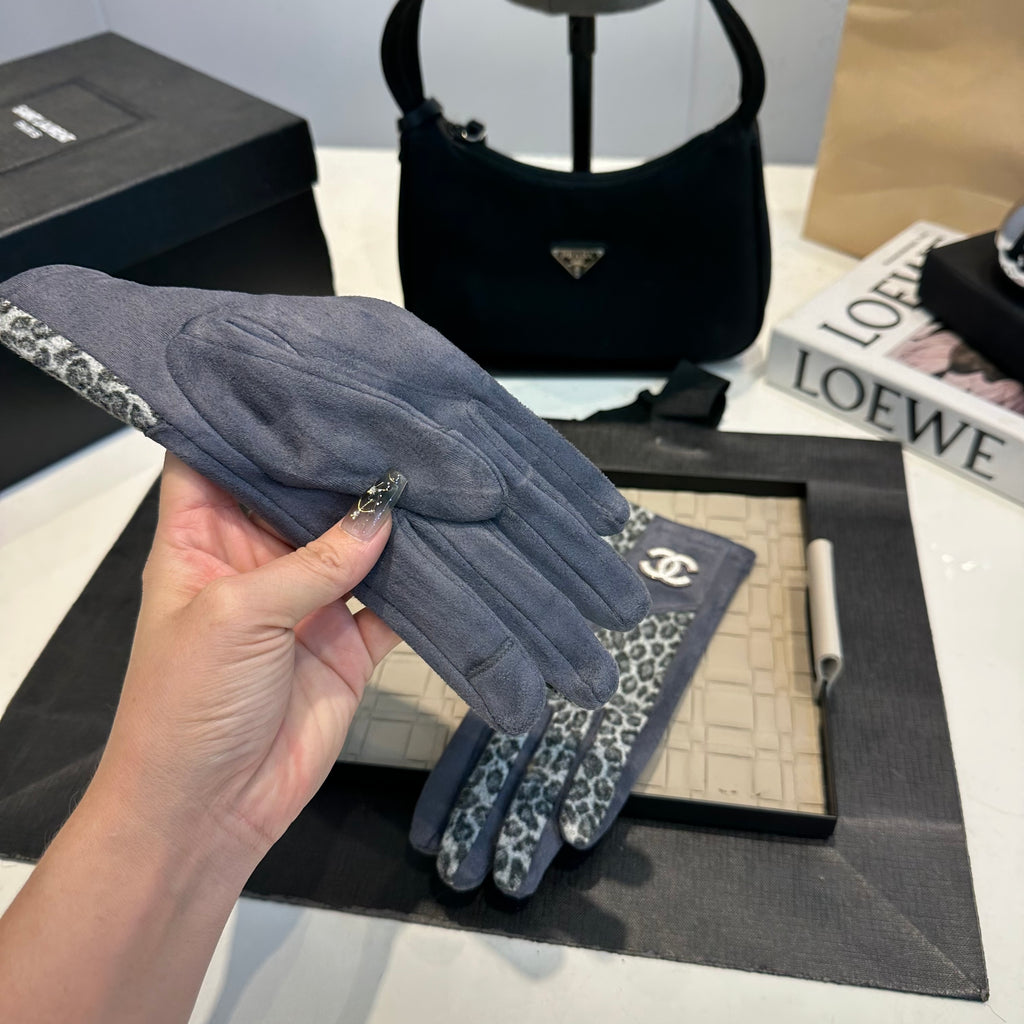 Leopard Pattern Knit Gloves