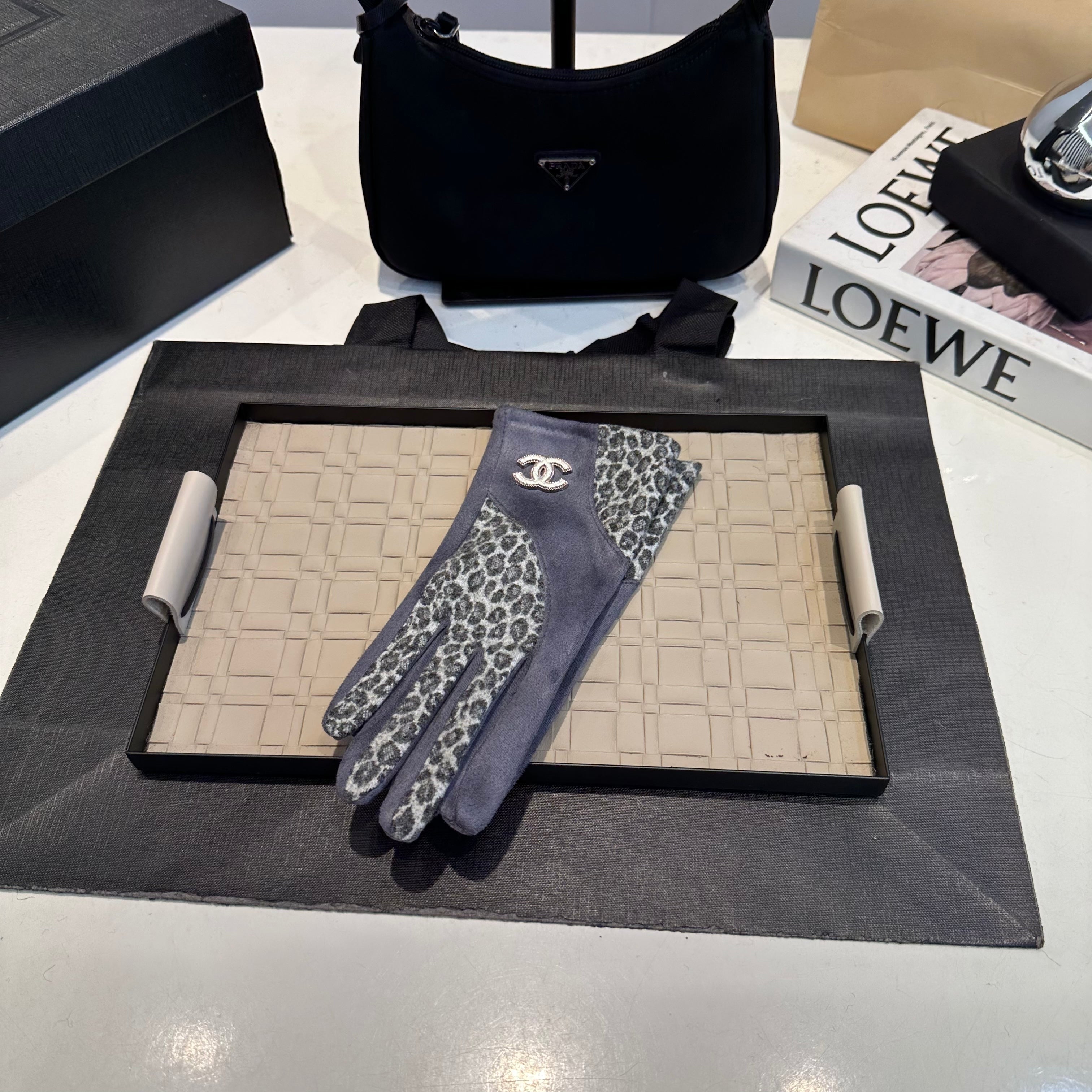 Leopard Pattern Knit Gloves