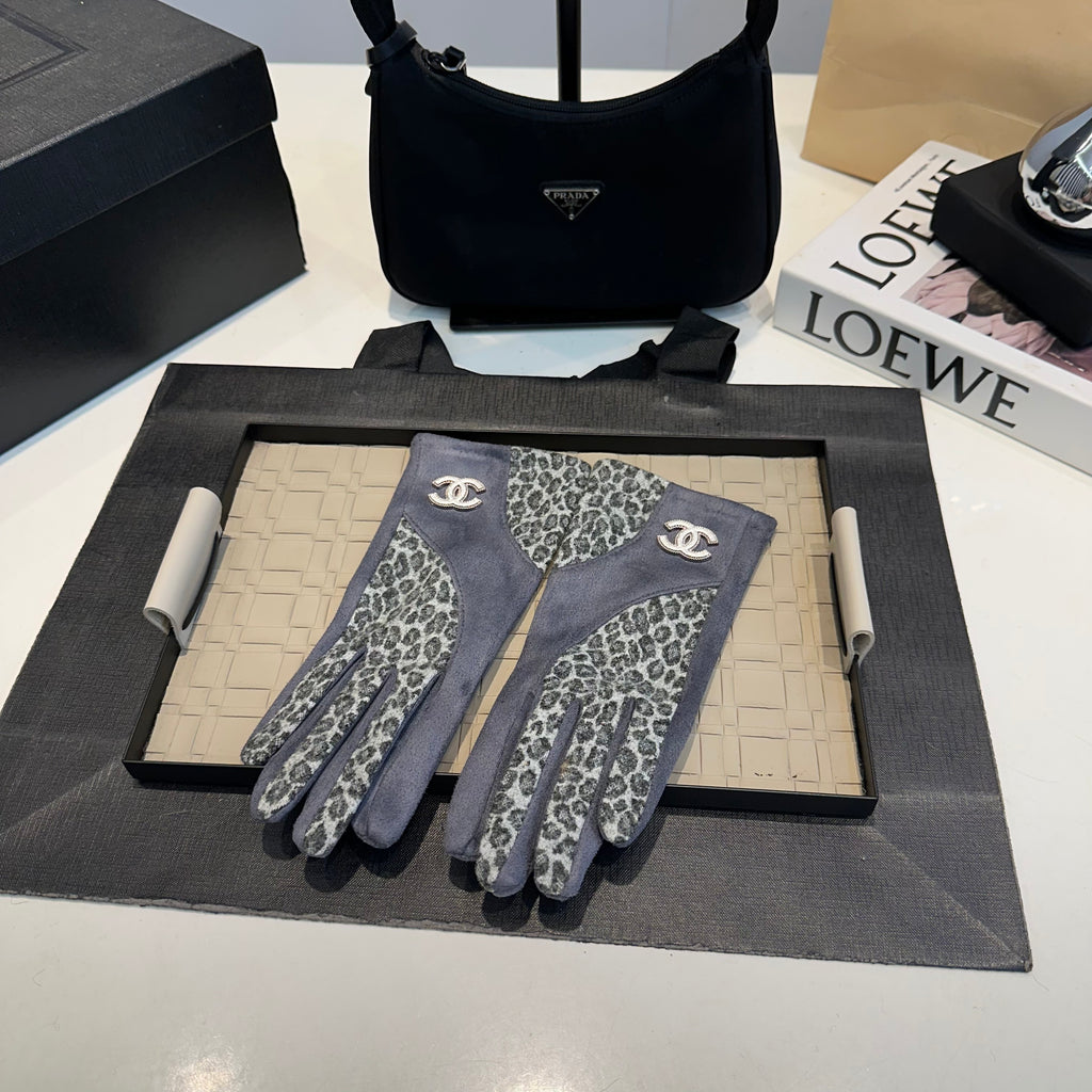 Leopard Pattern Knit Gloves