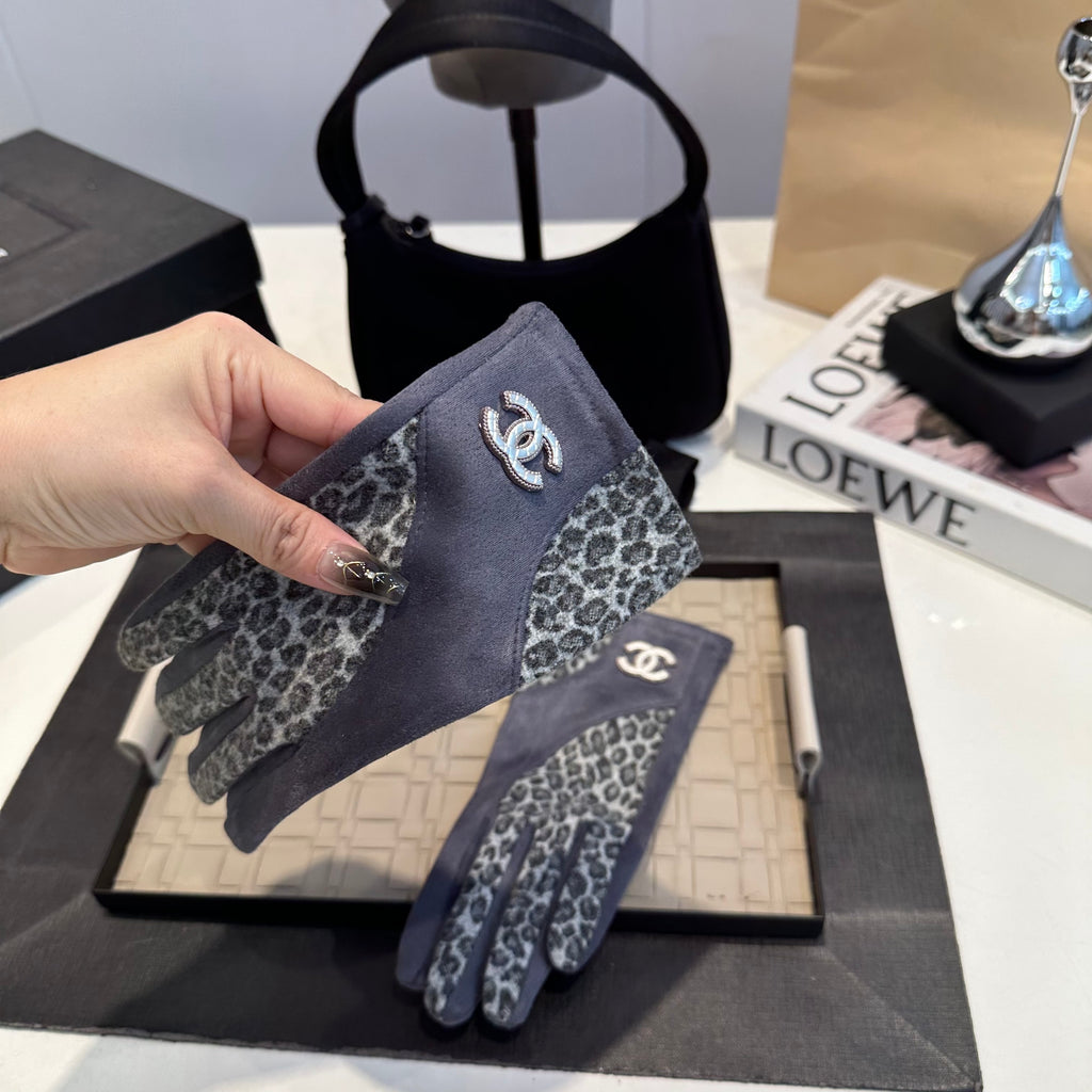 Leopard Pattern Knit Gloves