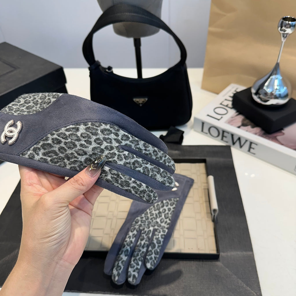 Leopard Pattern Knit Gloves