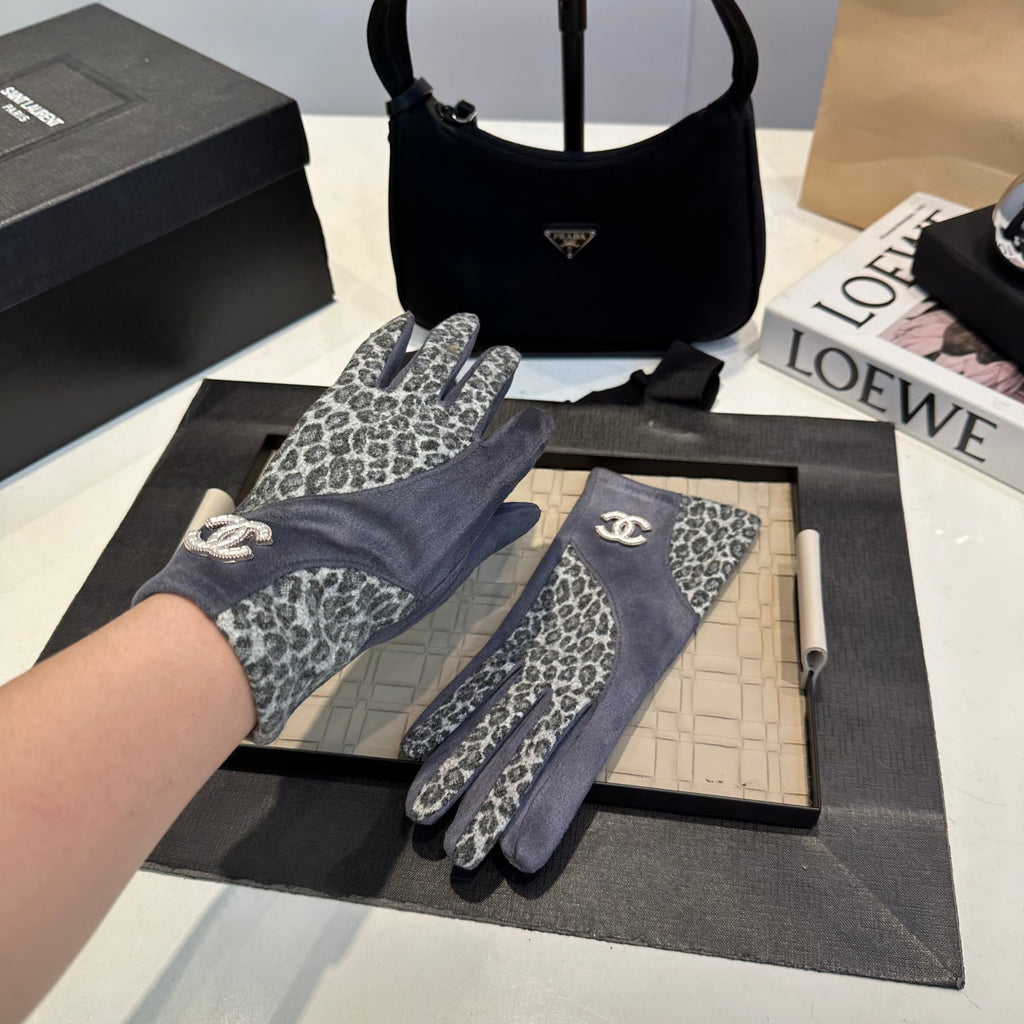 Leopard Pattern Knit Gloves