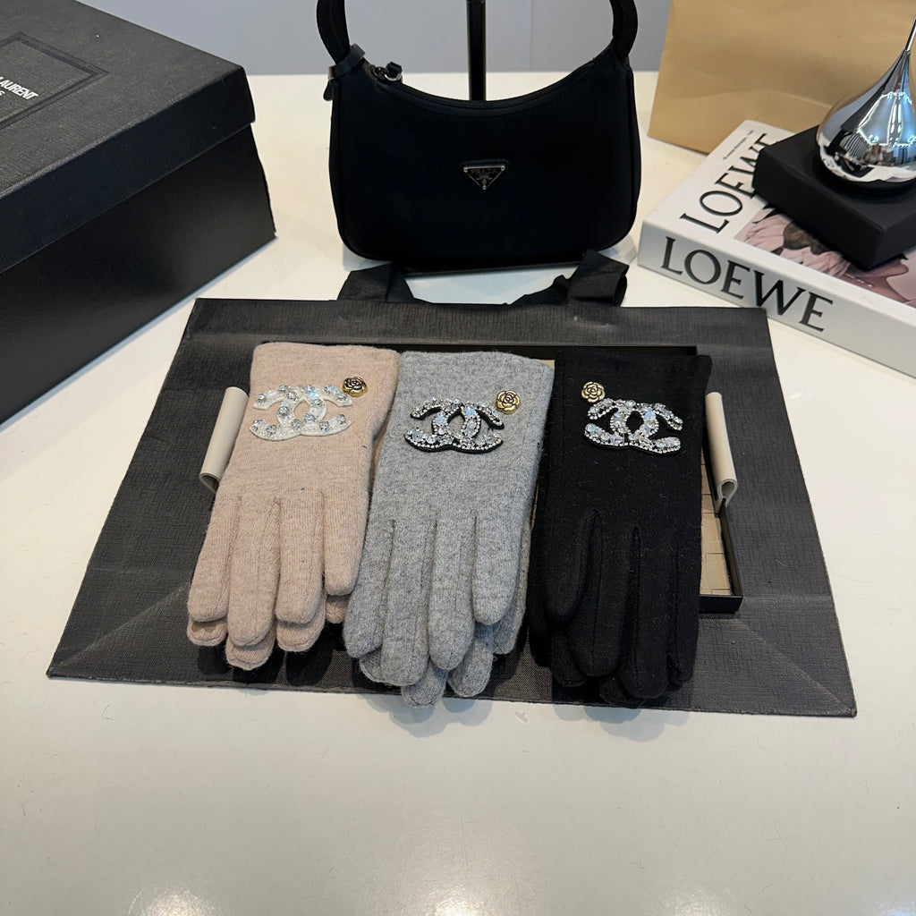 Crystal Logo Knit Gloves