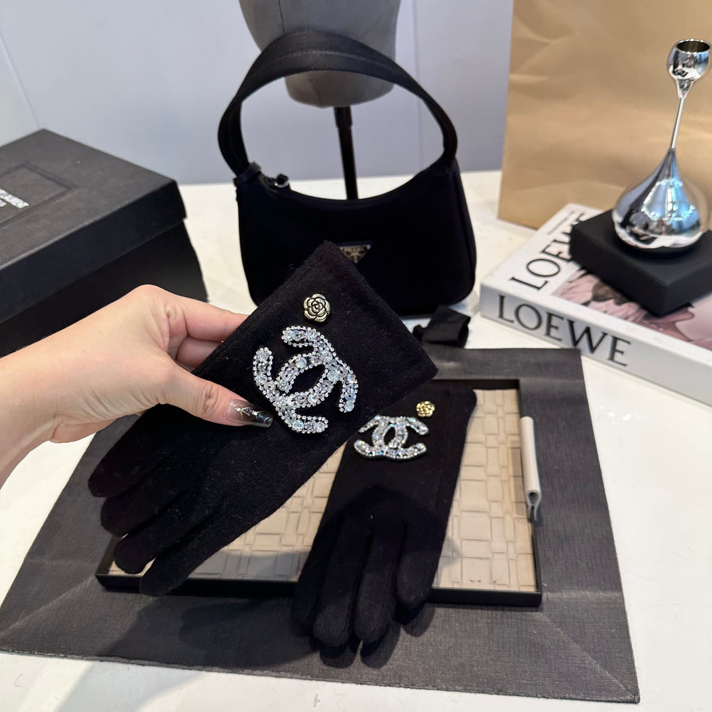 Crystal Logo Knit Gloves