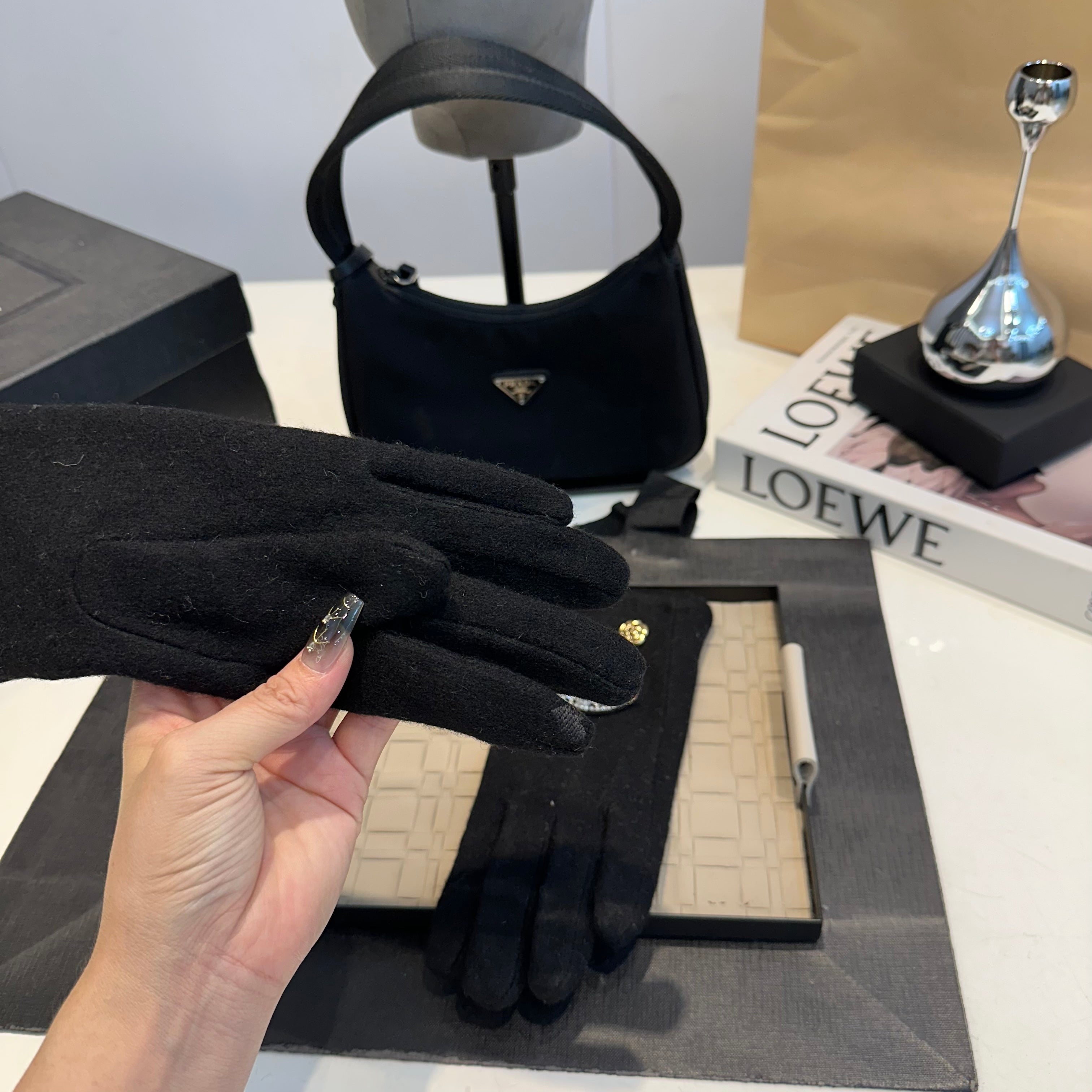 Crystal Logo Knit Gloves