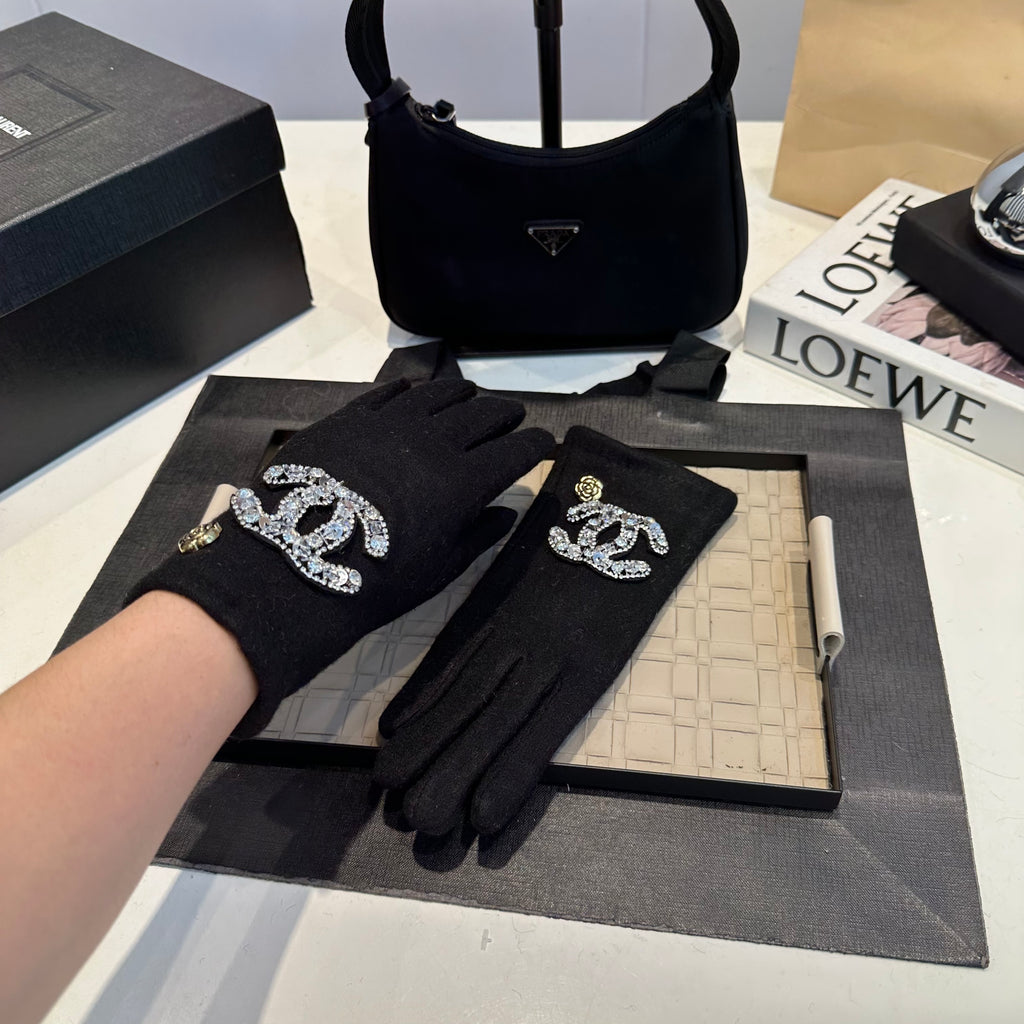Crystal Logo Knit Gloves