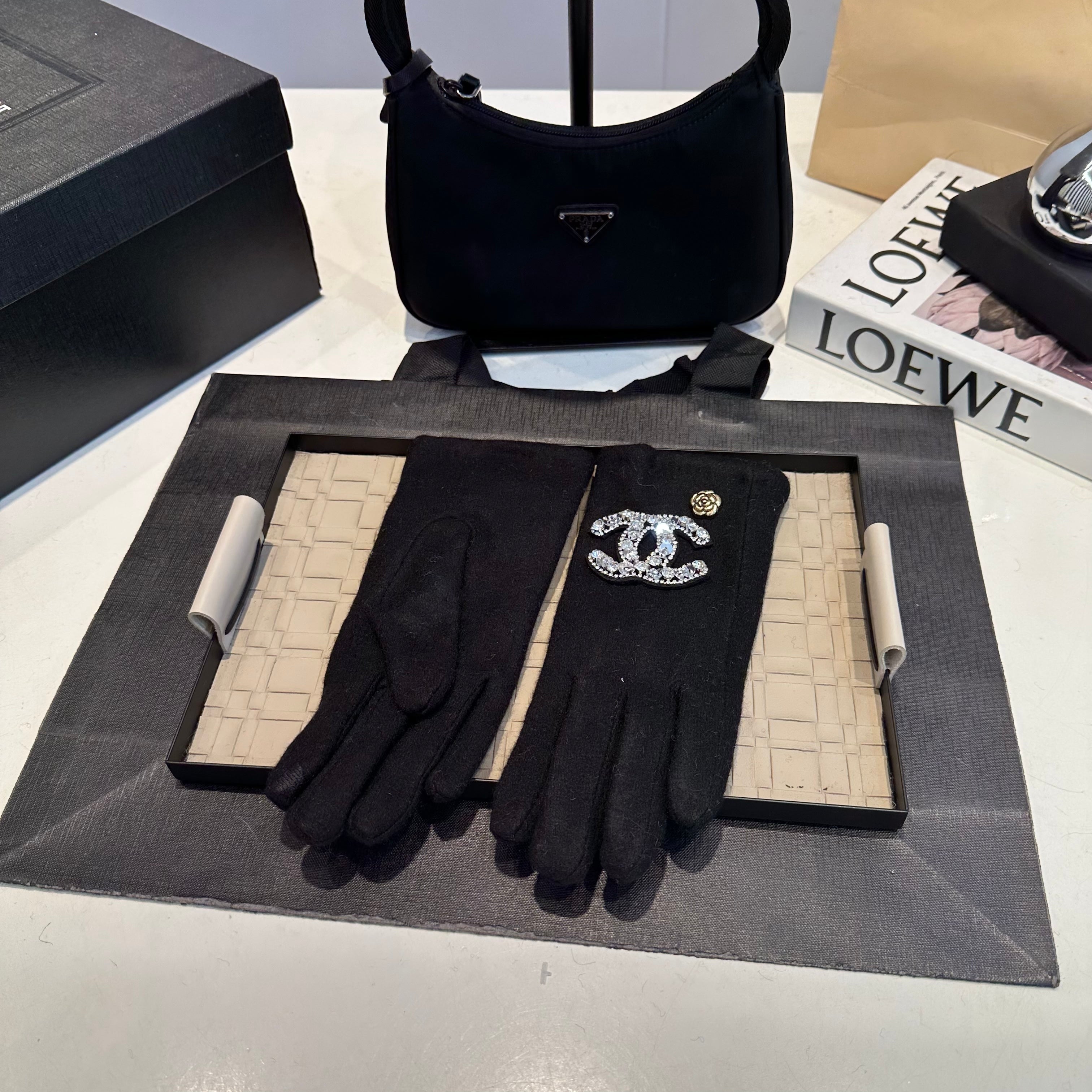 Crystal Logo Knit Gloves