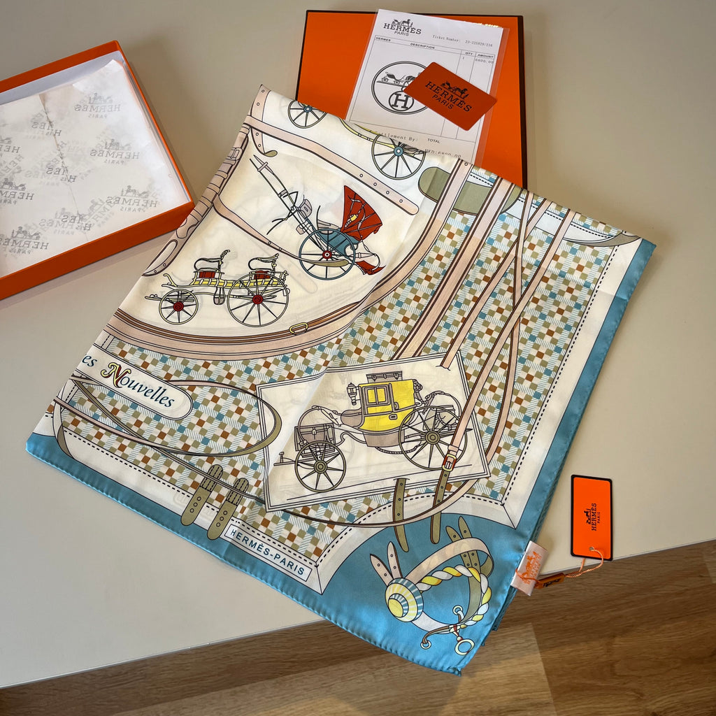 Carré 70 Les Voitures Nouvelles Scarf