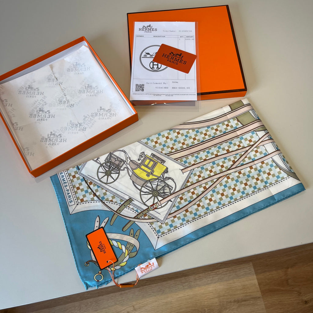 Carré 70 Les Voitures Nouvelles Scarf