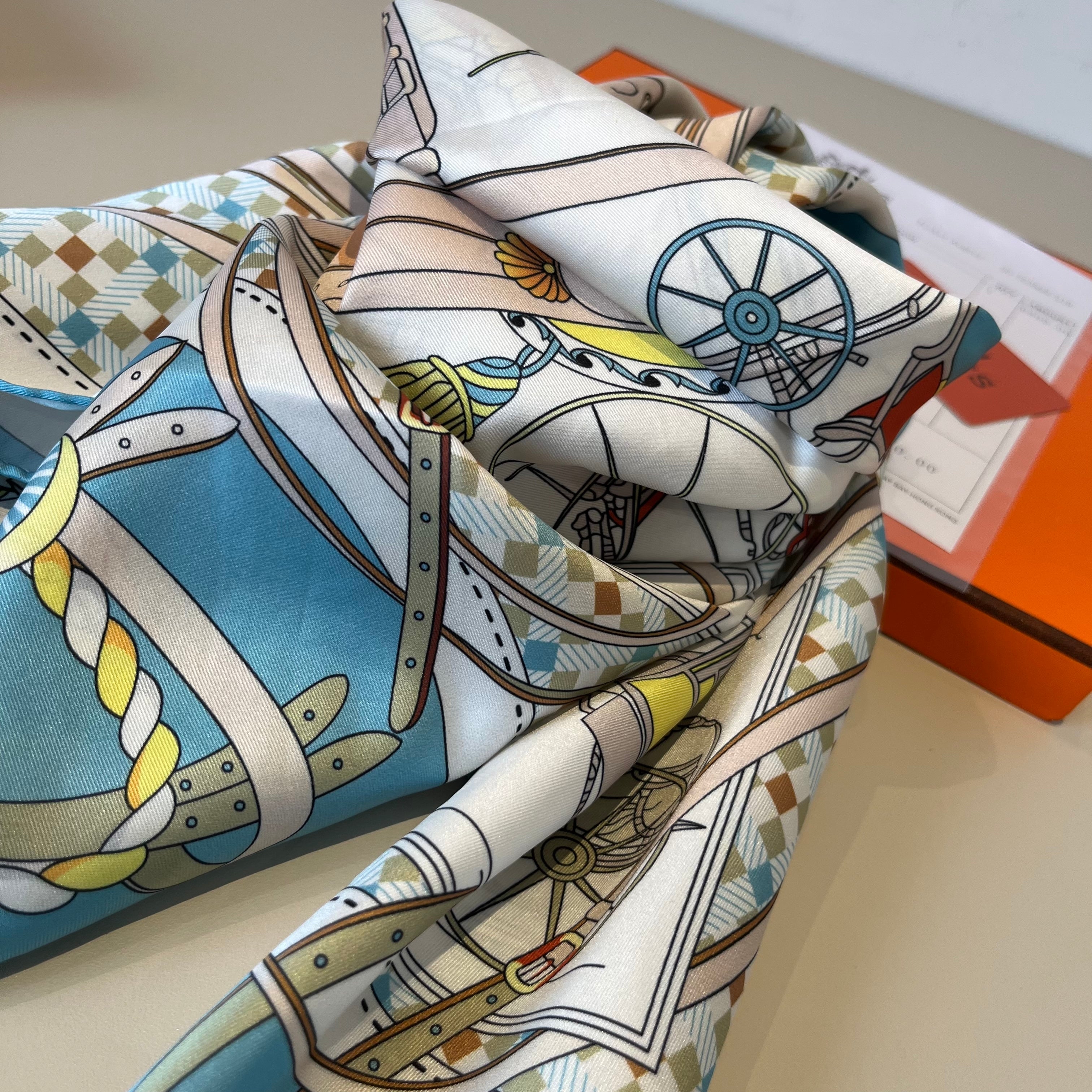 Carré 70 Les Voitures Nouvelles Scarf