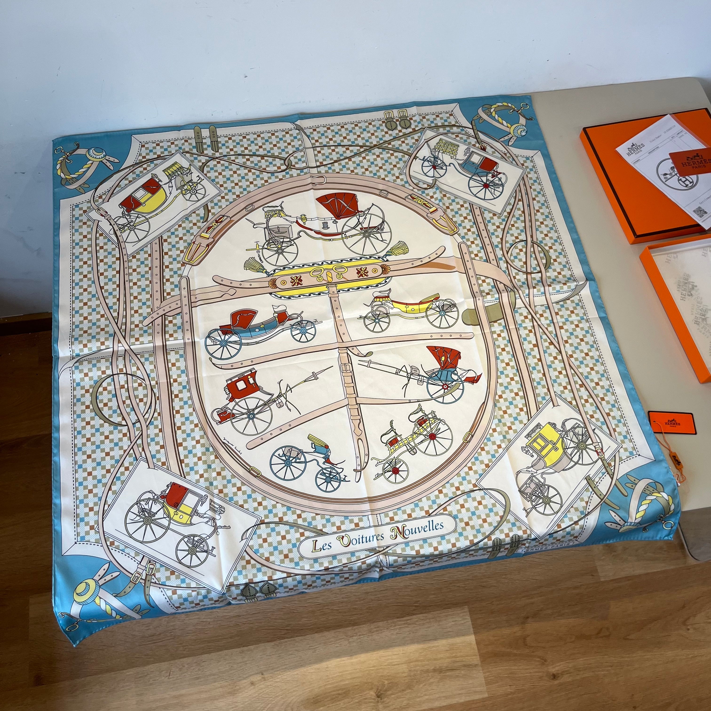 Carré 70 Les Voitures Nouvelles Scarf