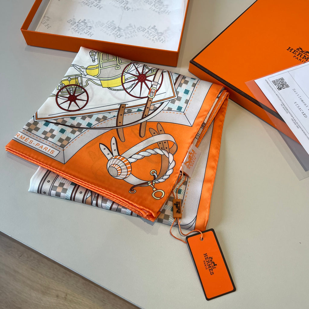 Carré 70 Les Voitures Nouvelles Scarf