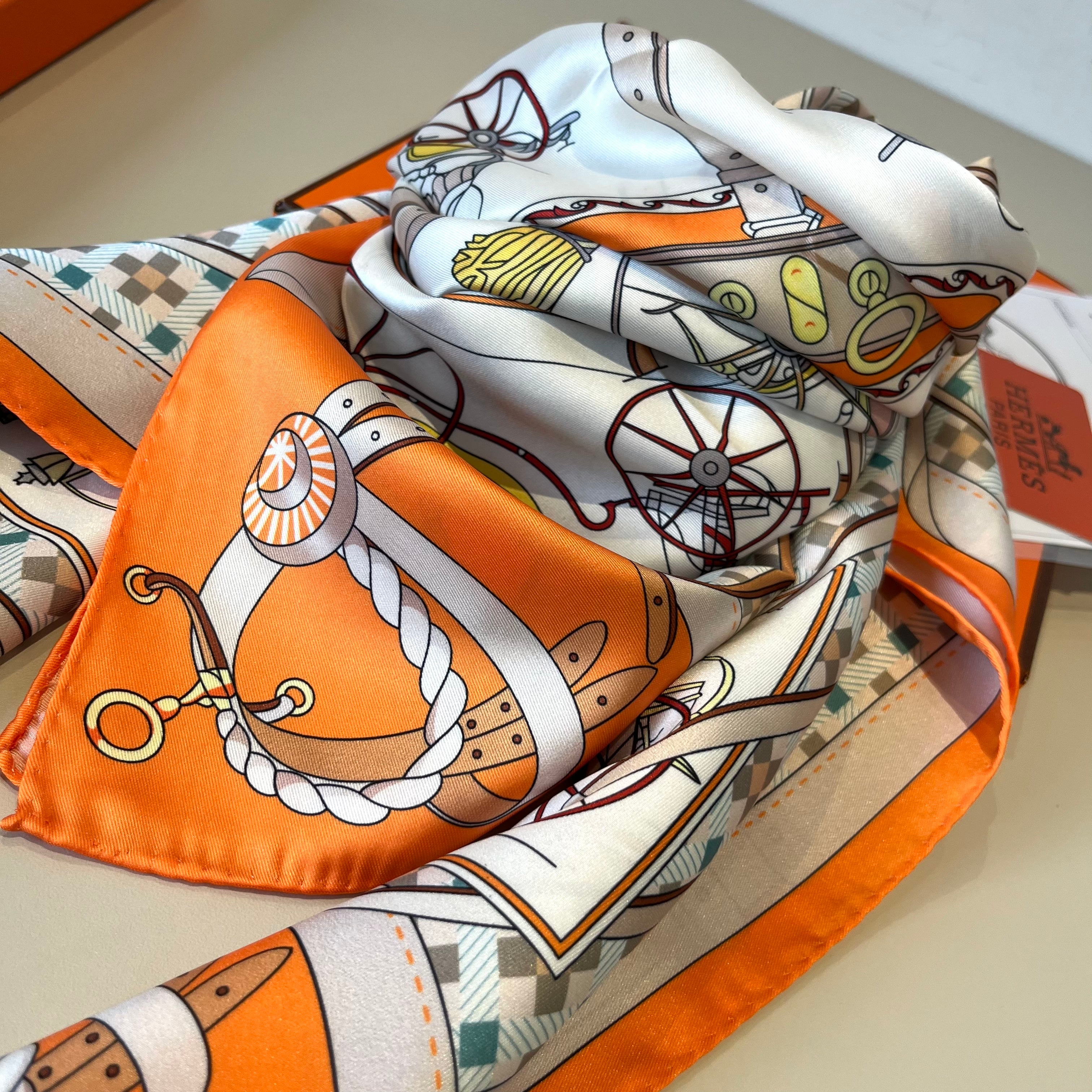 Carré 70 Les Voitures Nouvelles Scarf