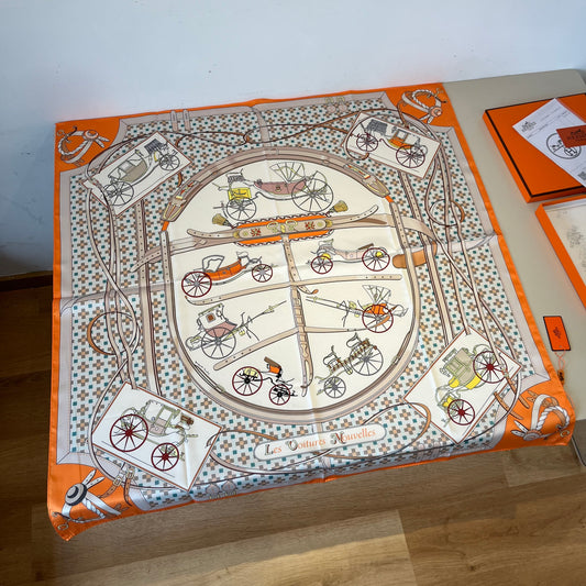 Carré 70 Les Voitures Nouvelles Scarf