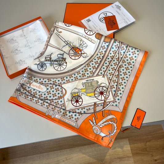 Carré 70 Les Voitures Nouvelles Scarf