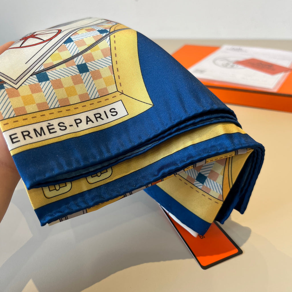 Carré 70 Les Voitures Nouvelles Scarf