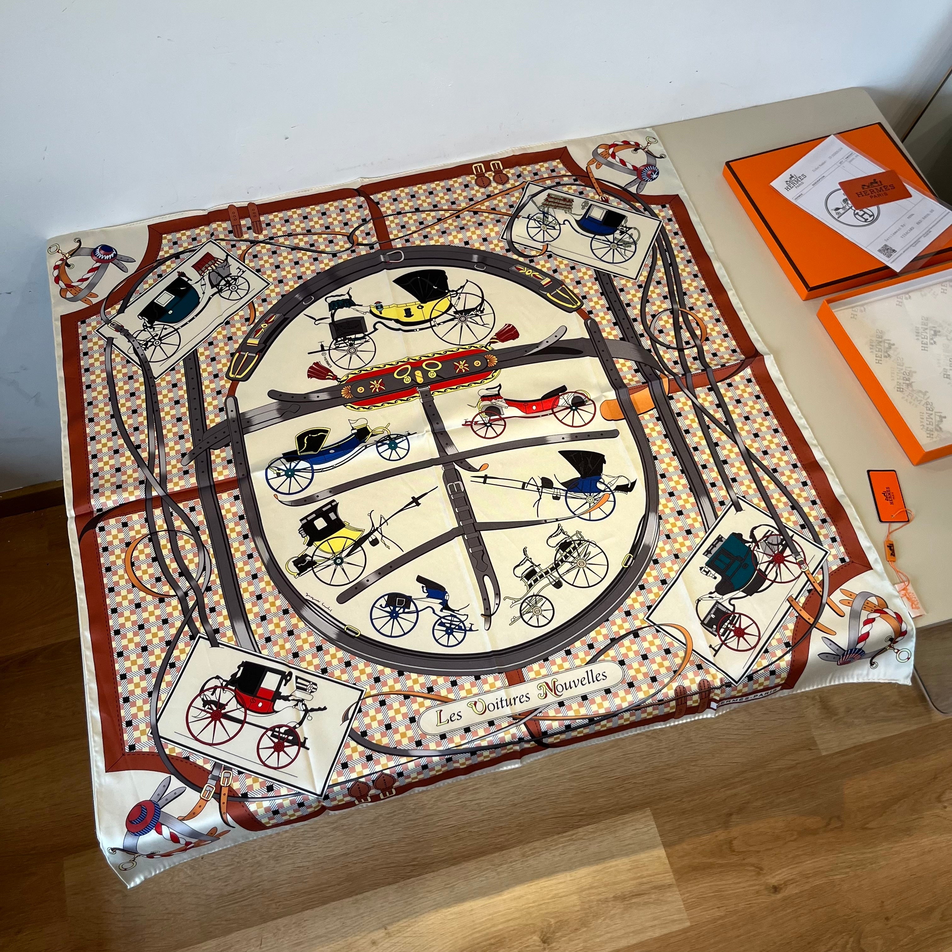 Carré 70 Les Voitures Nouvelles Scarf