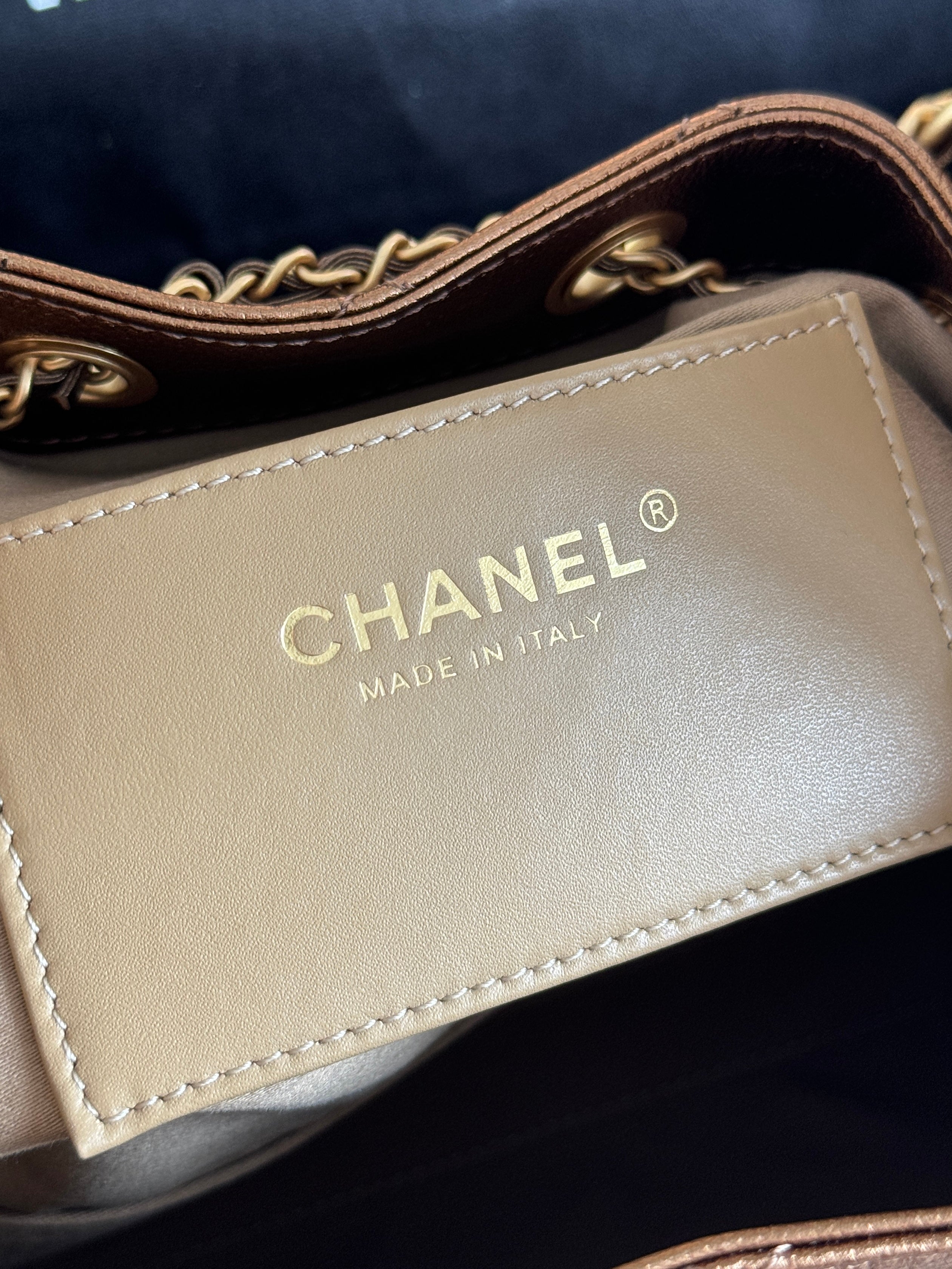 25 Medium Quilted Hobo Handbag