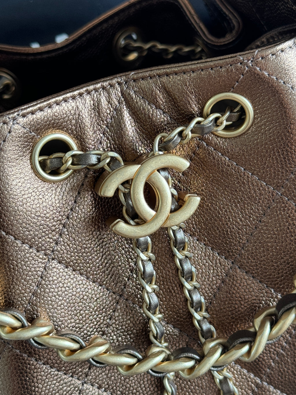 25 Medium Quilted Hobo Handbag