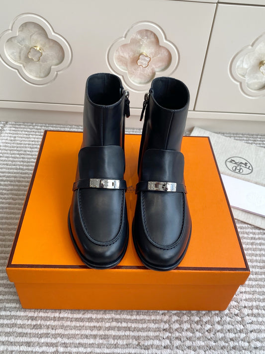 Kelly Buckle Short Leather Ankle Boots