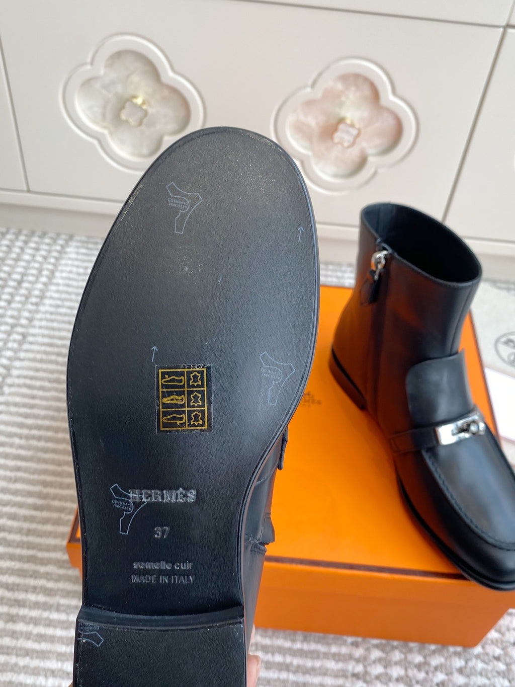 Kelly Buckle Short Leather Ankle Boots