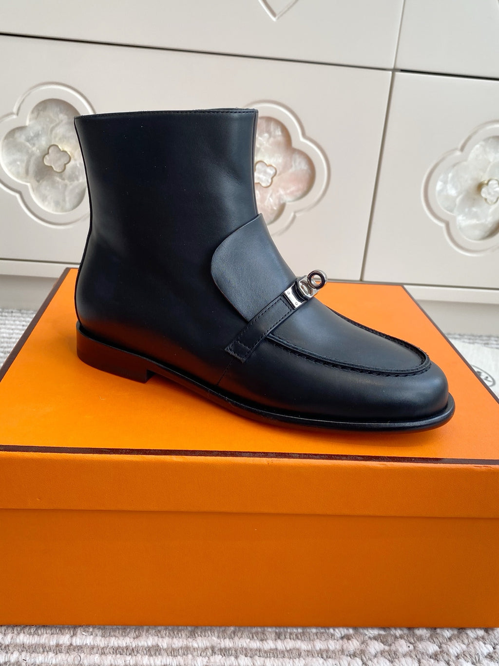 Kelly Buckle Short Leather Ankle Boots