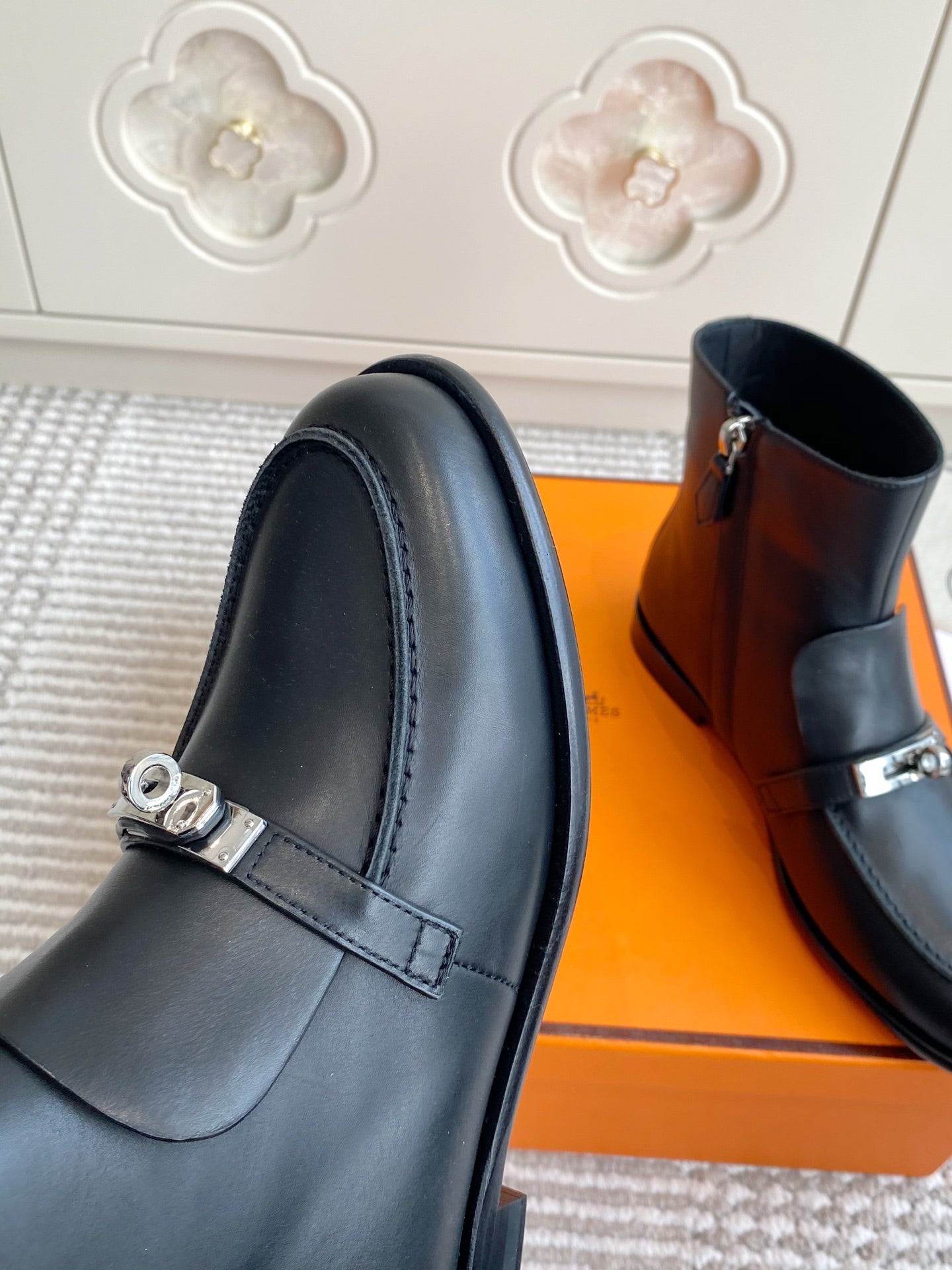 Kelly Buckle Short Leather Ankle Boots