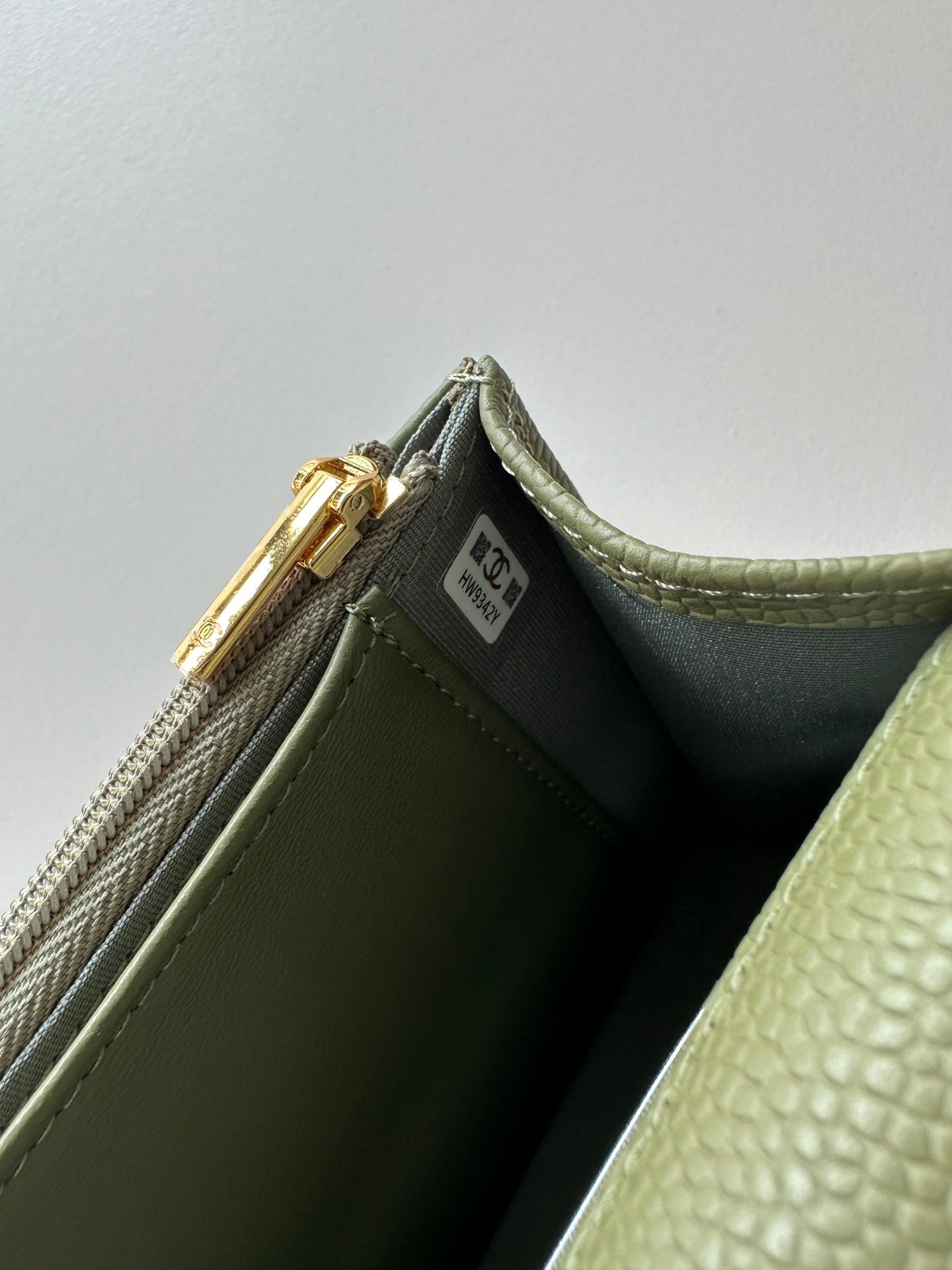 Quilted Classic Wallet on Chain