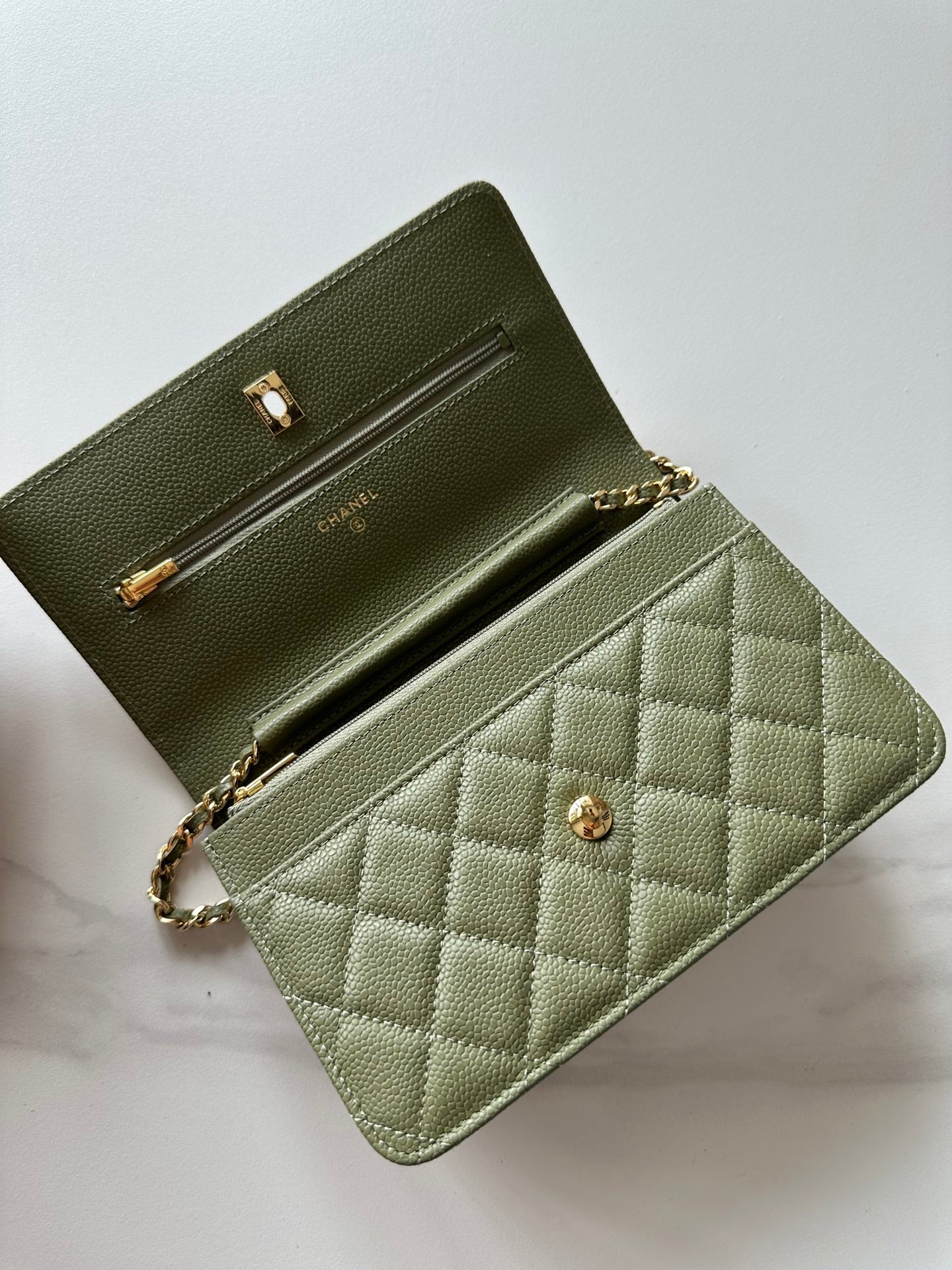 Quilted Classic Wallet on Chain