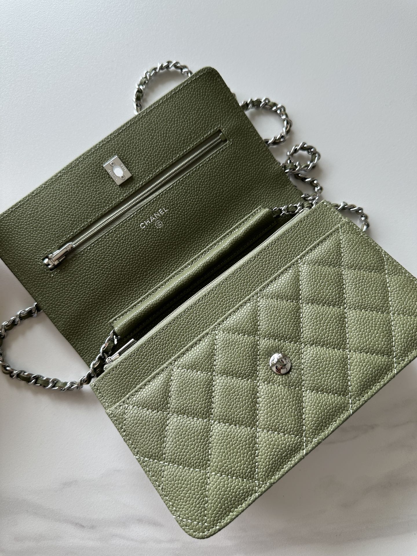 Quilted Classic Wallet on Chain