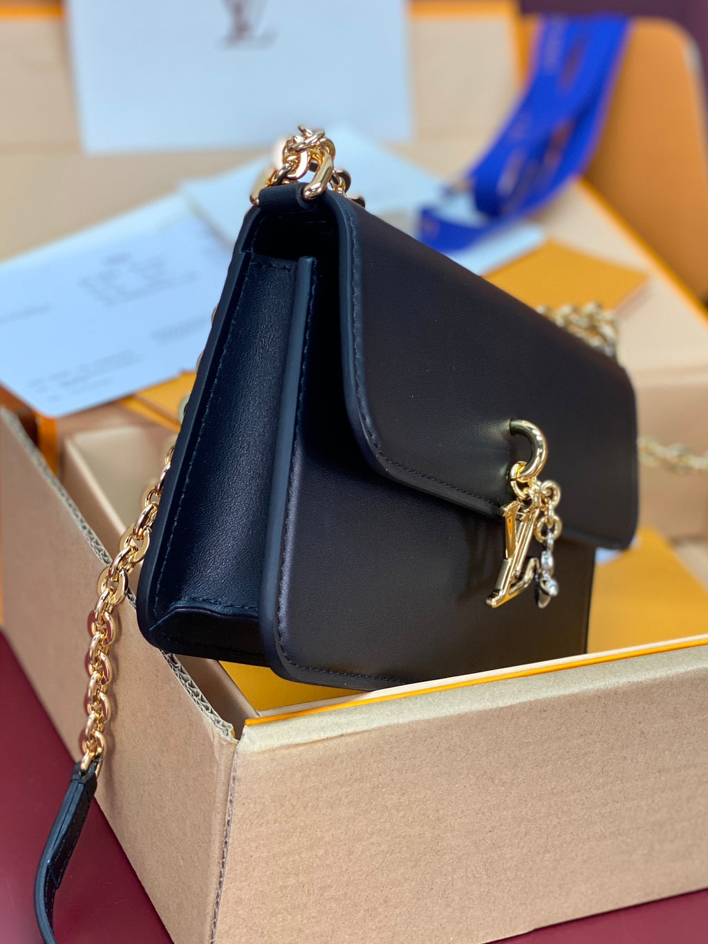 Wallet On Chain – LV Bloom Collection