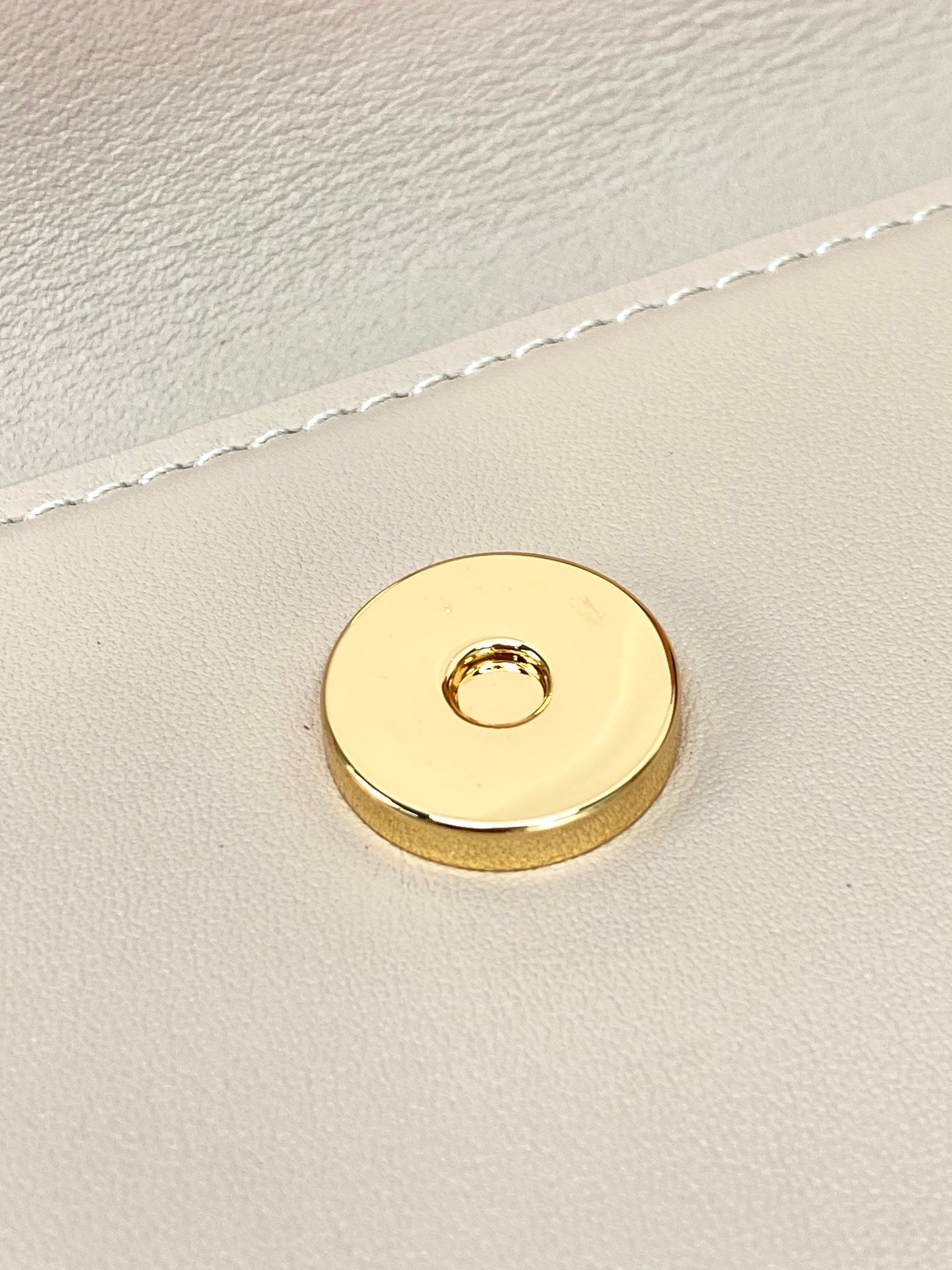 Wallet On Chain – LV Bloom Collection